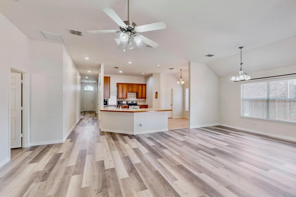 1216 Lake Forest Drive - Photo 7