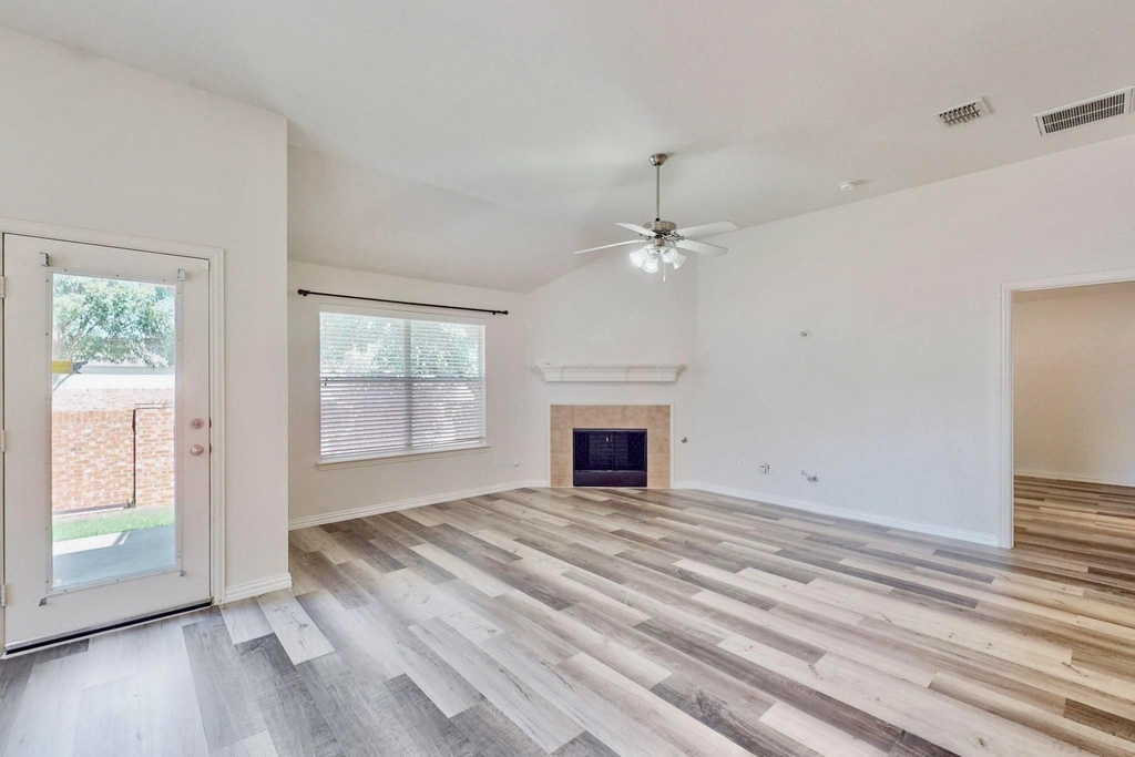 1216 Lake Forest Drive - Photo 4