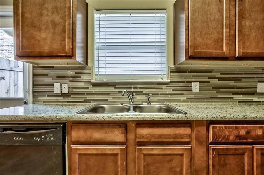 702 E College Street - Photo 12