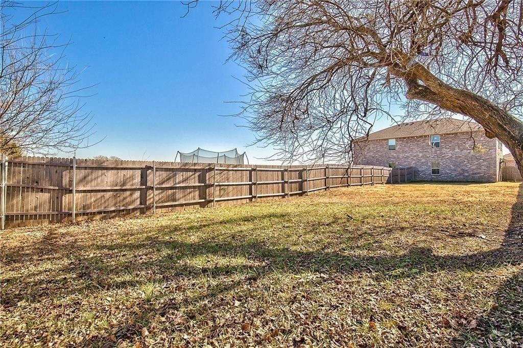 702 E College Street - Photo 25