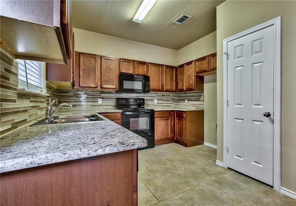 702 E College Street - Photo 10