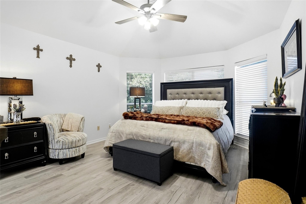 1602 Meadow Park Drive - Photo 5