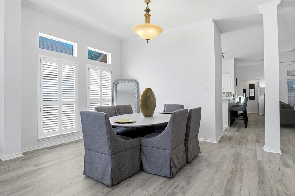 1602 Meadow Park Drive - Photo 2