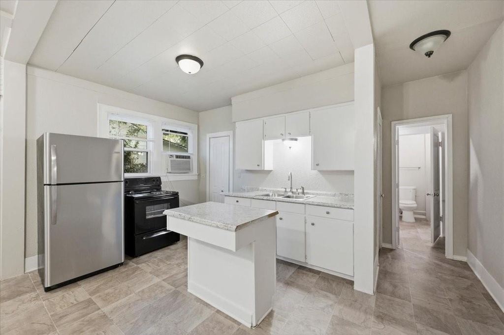 711 Brown Street - Photo 5