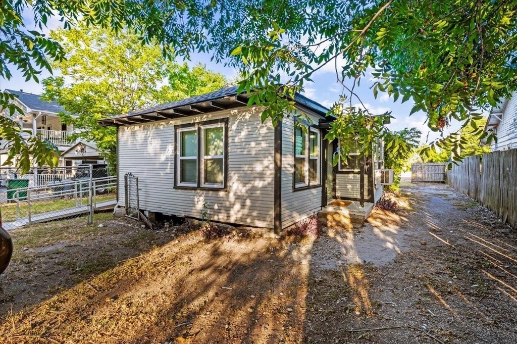 711 Brown Street - Photo 11
