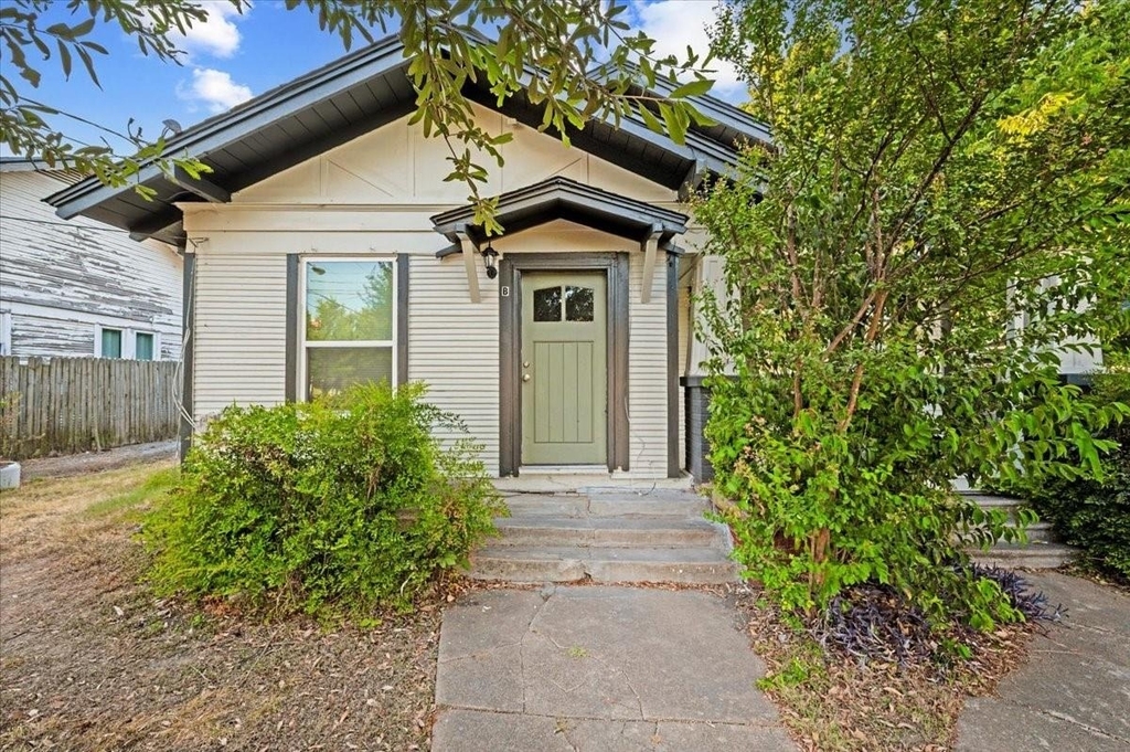 711 Brown Street - Photo 0