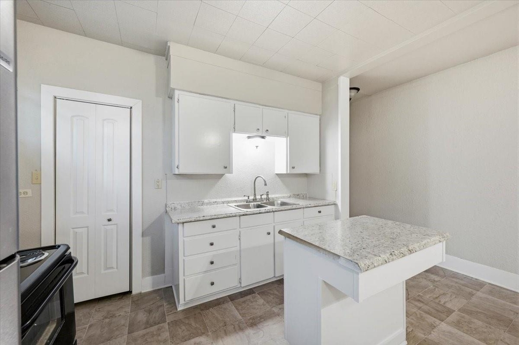 711 Brown Street - Photo 8