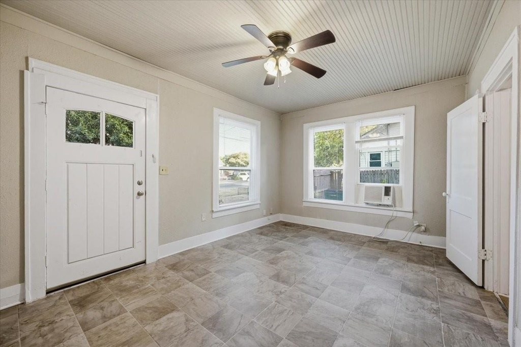 711 Brown Street - Photo 2