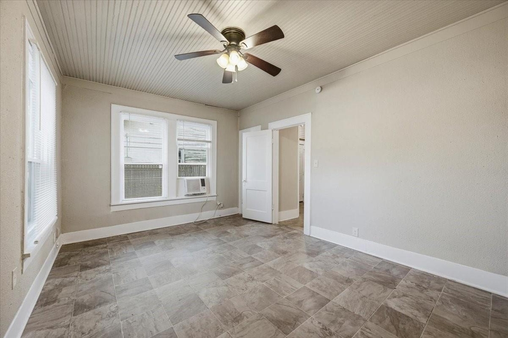 711 Brown Street - Photo 3
