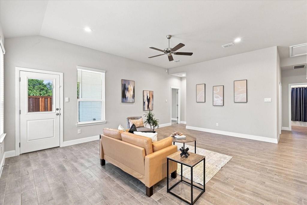 2704 Starling Street - Photo 4