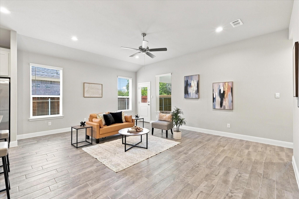 2704 Starling Street - Photo 9