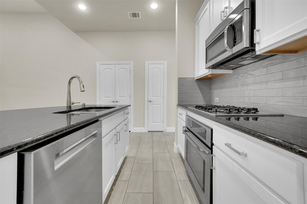 5805 Zinnia Drive - Photo 8