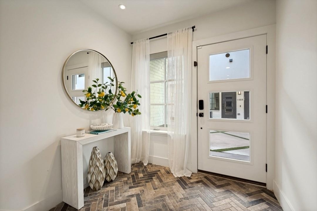 4220 Hawthorne Avenue - Photo 3
