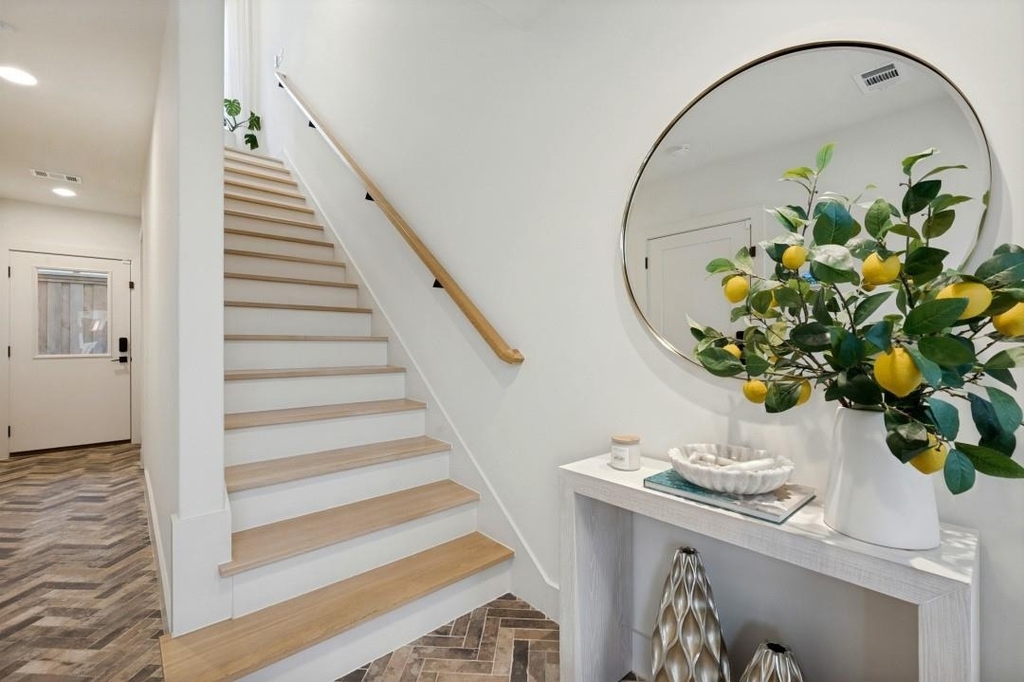 4220 Hawthorne Avenue - Photo 2