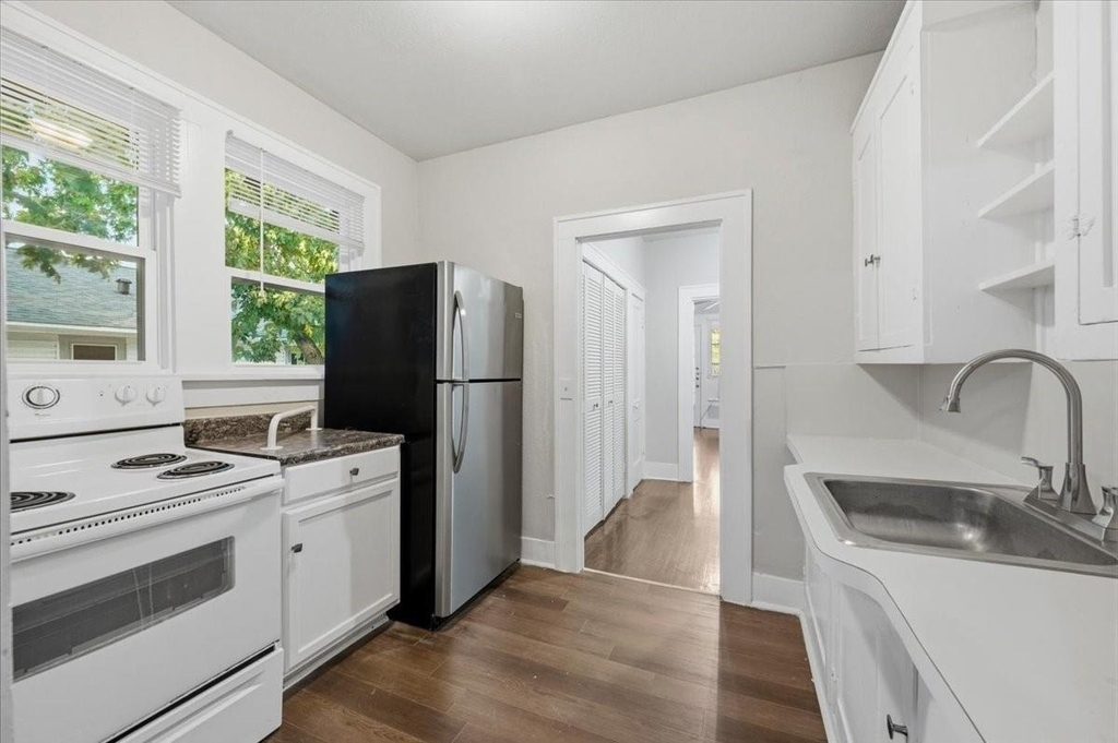 711 Brown Street - Photo 6