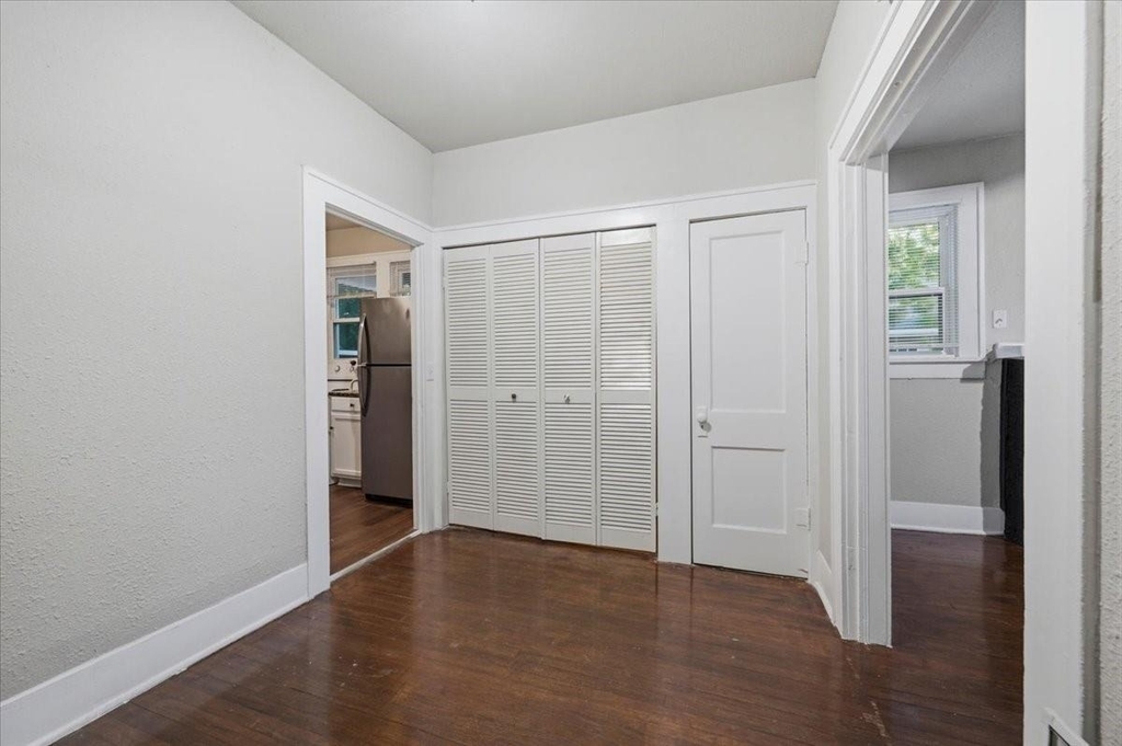 711 Brown Street - Photo 4
