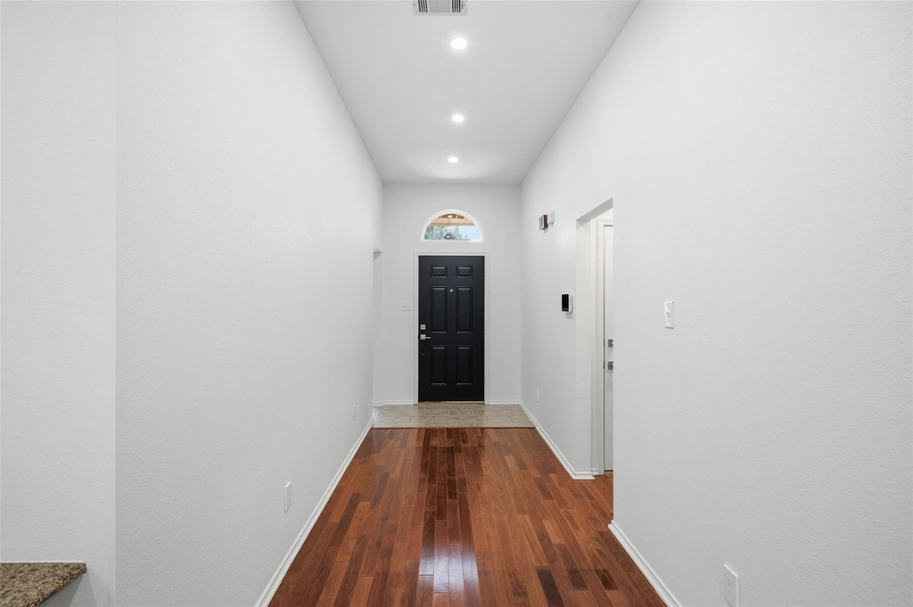 8625 Stetson - Photo 1