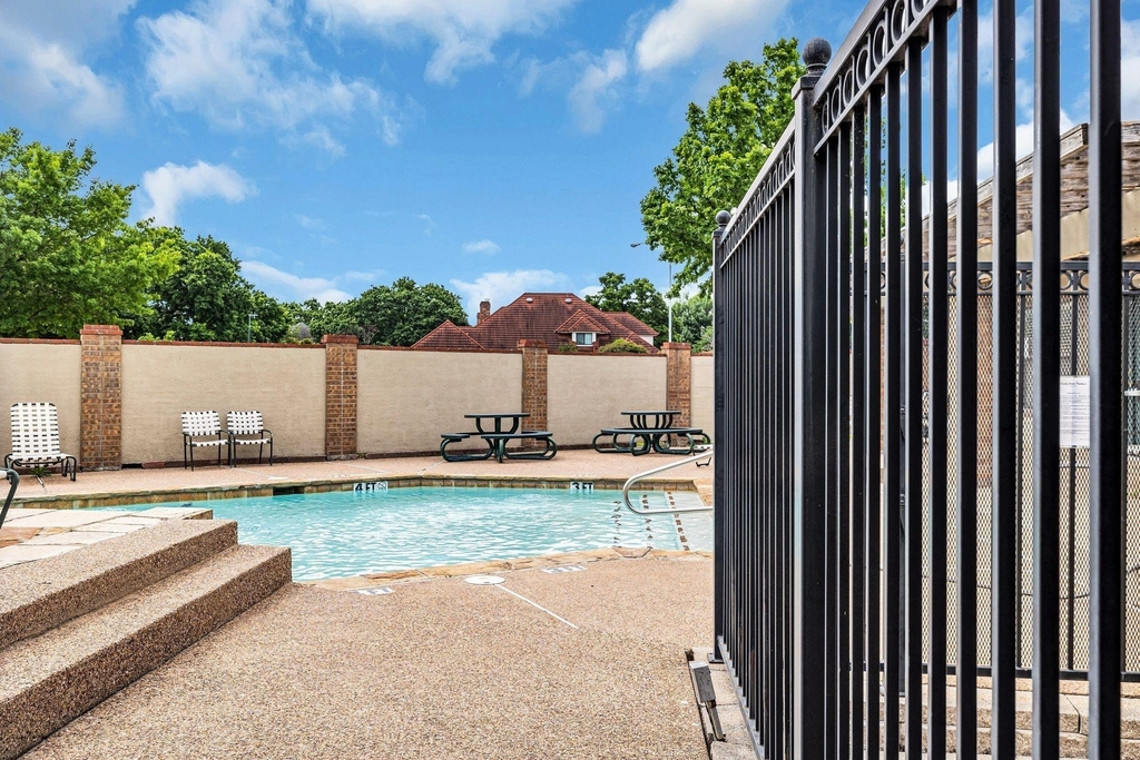 332 W Harwood Road - Photo 27