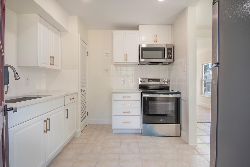 305 N Oak Cliff Boulevard - Photo 4