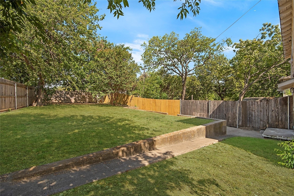 305 N Oak Cliff Boulevard - Photo 12