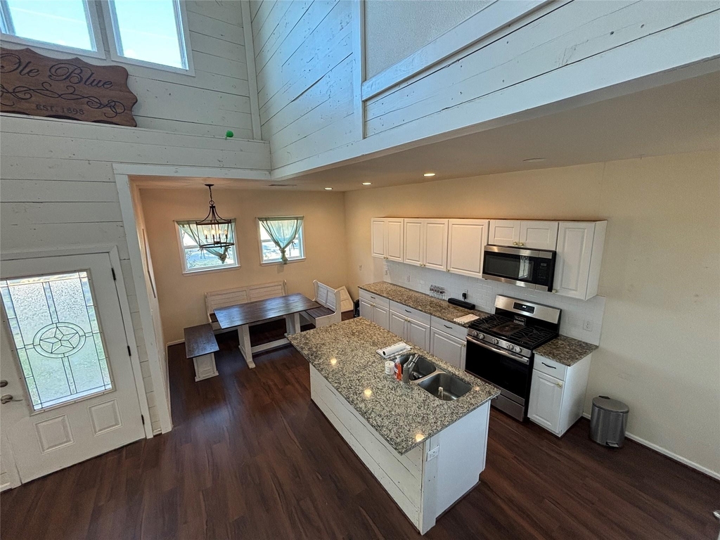 602 East Street - Photo 5