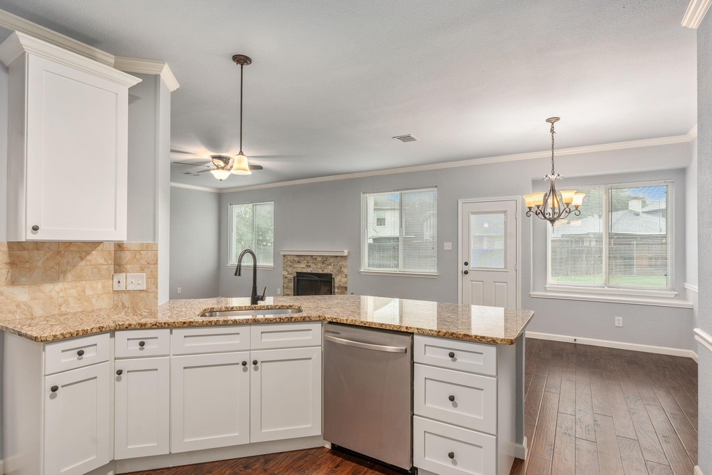1704 Sandera Court - Photo 10