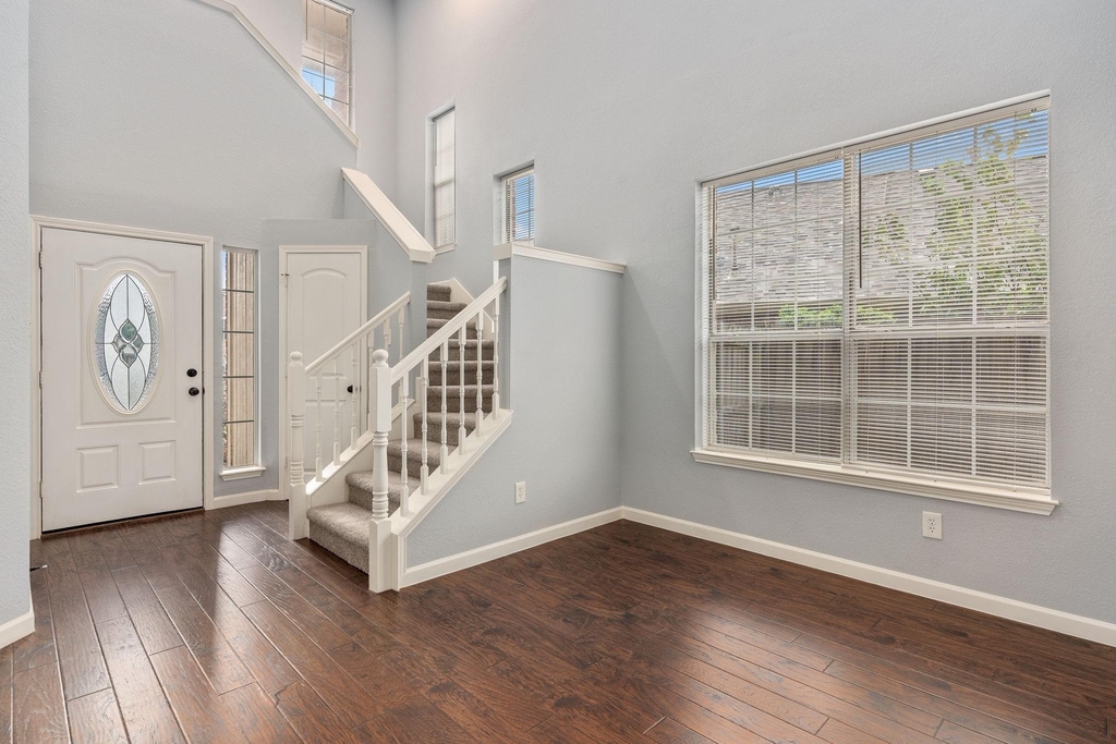 1704 Sandera Court - Photo 2