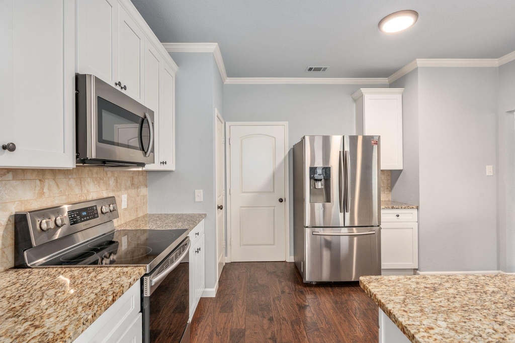 1704 Sandera Court - Photo 11
