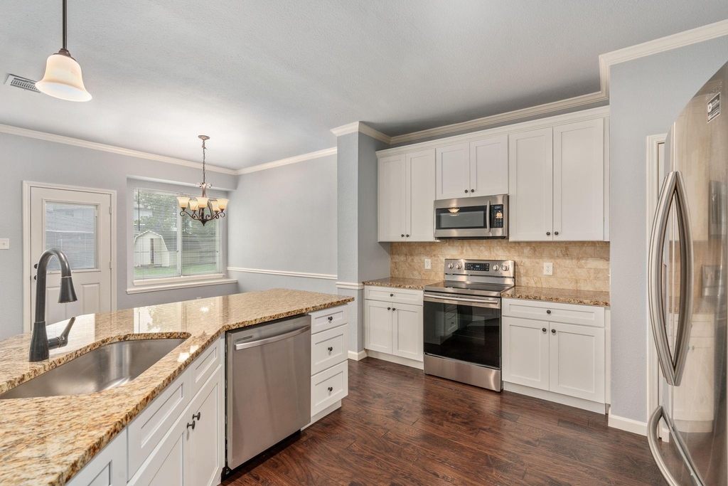 1704 Sandera Court - Photo 9