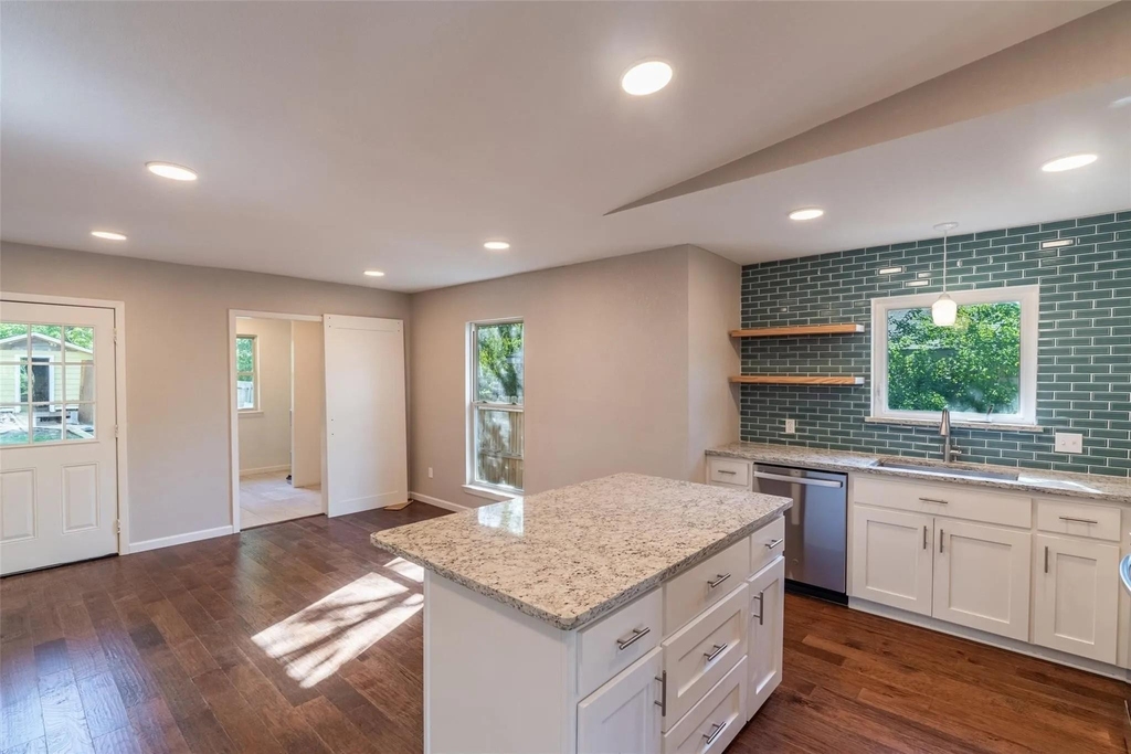 3105 Mitchell Street - Photo 4