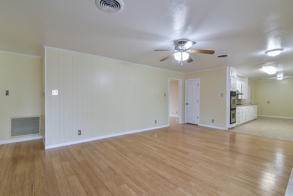 7233 Overhill Road - Photo 10