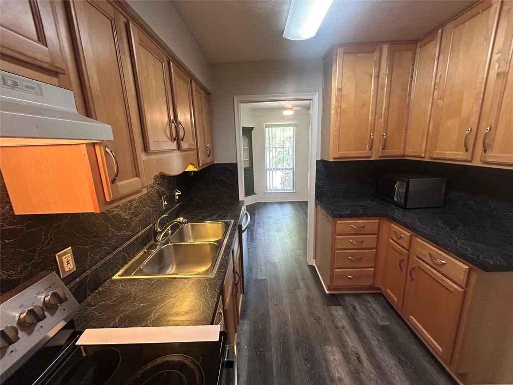 5014 Les Chateaux Drive - Photo 12