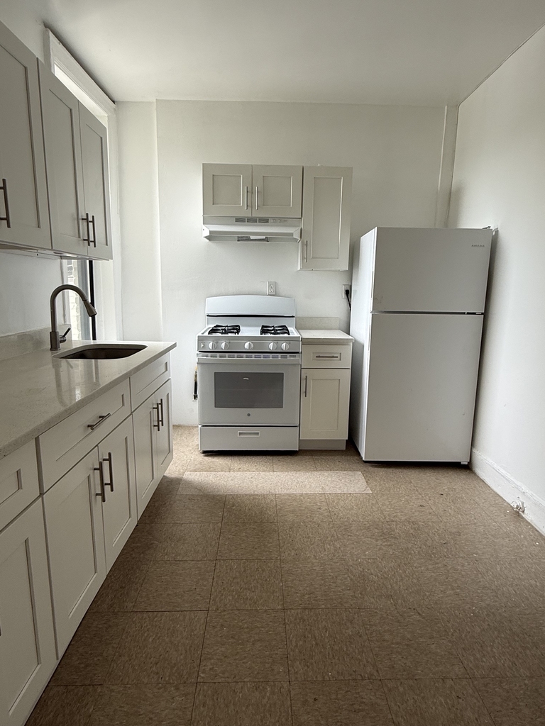 2080 West Street - Photo 2