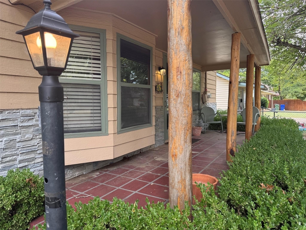 643 E South Street - Photo 2