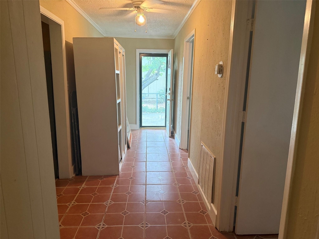 643 E South Street - Photo 4