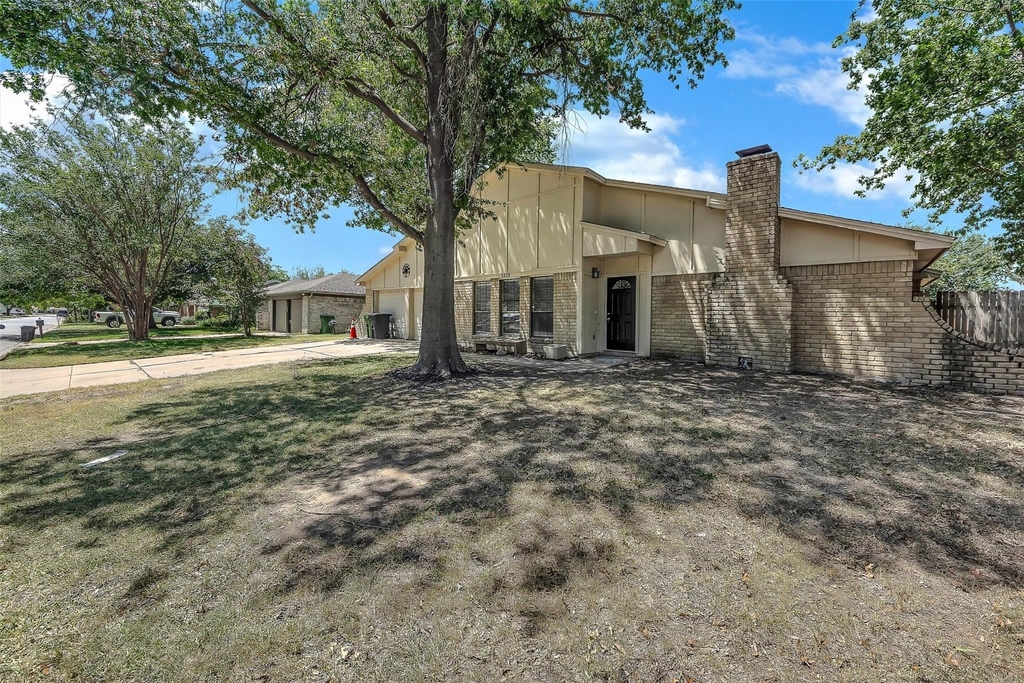 5513 Scott Drive - Photo 1