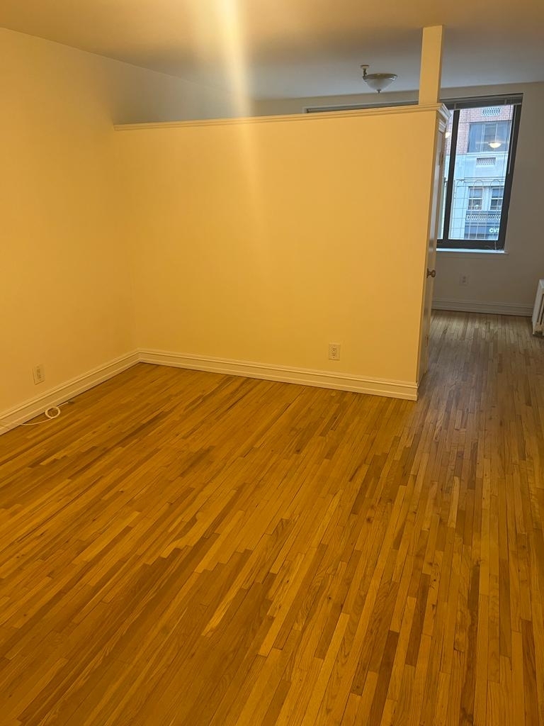E 82 St / 1st Avenue  - Photo 3