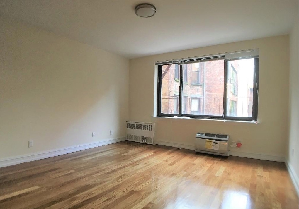 E 87 St / York Avenue - Photo 1