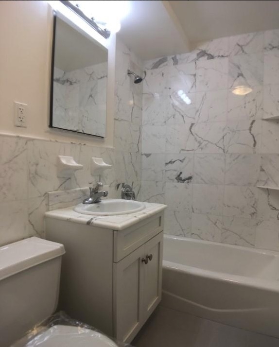 E 87 St / York Avenue - Photo 5