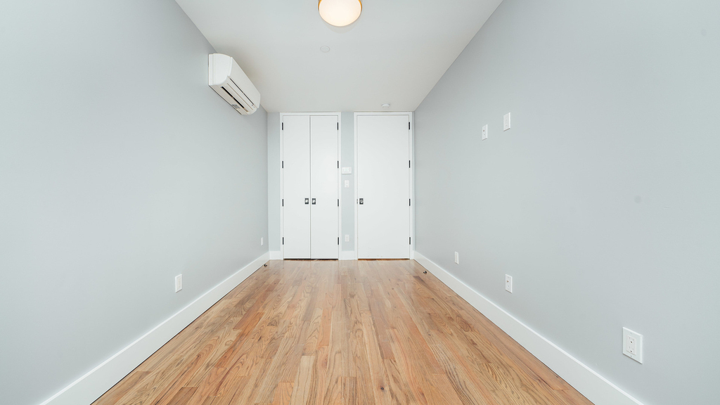 115 Stanwix St 11206 - Photo 4