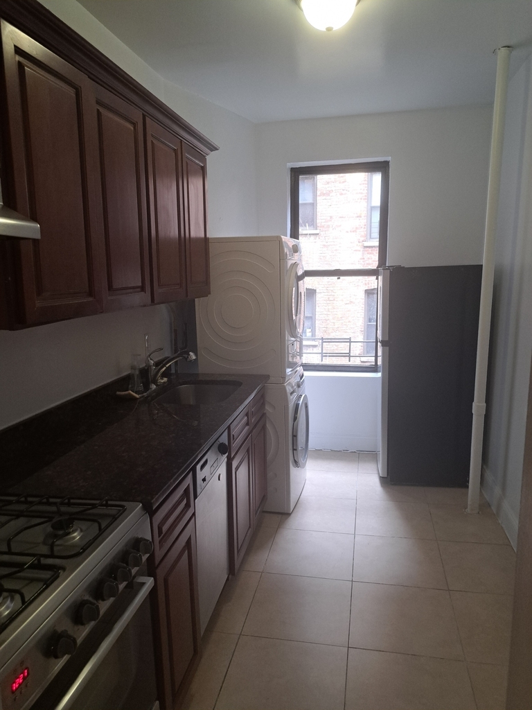 3139 Broadway - Photo 0