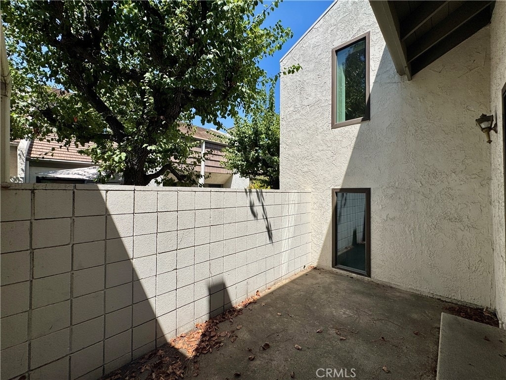594 W Huntington - Photo 2