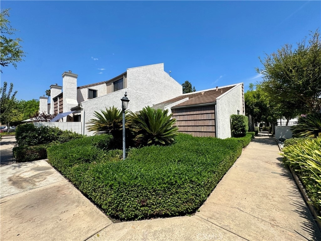 594 W Huntington - Photo 4