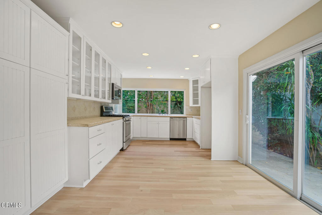 1672 Wellington Place - Photo 1