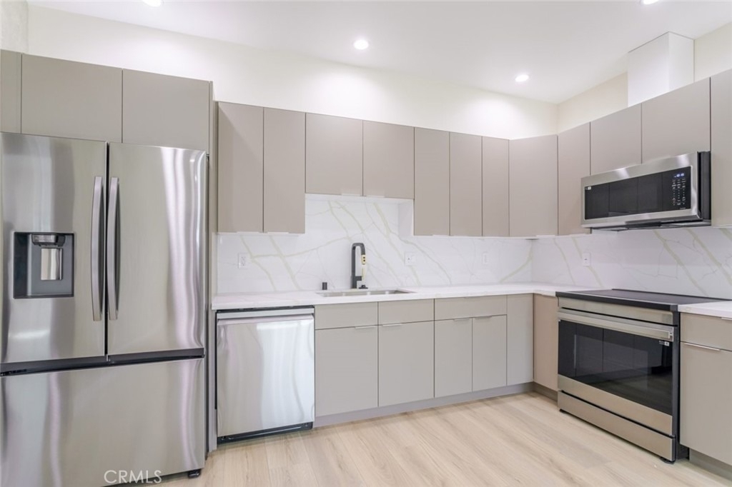 11112 1/2 Emelita Street - Photo 7