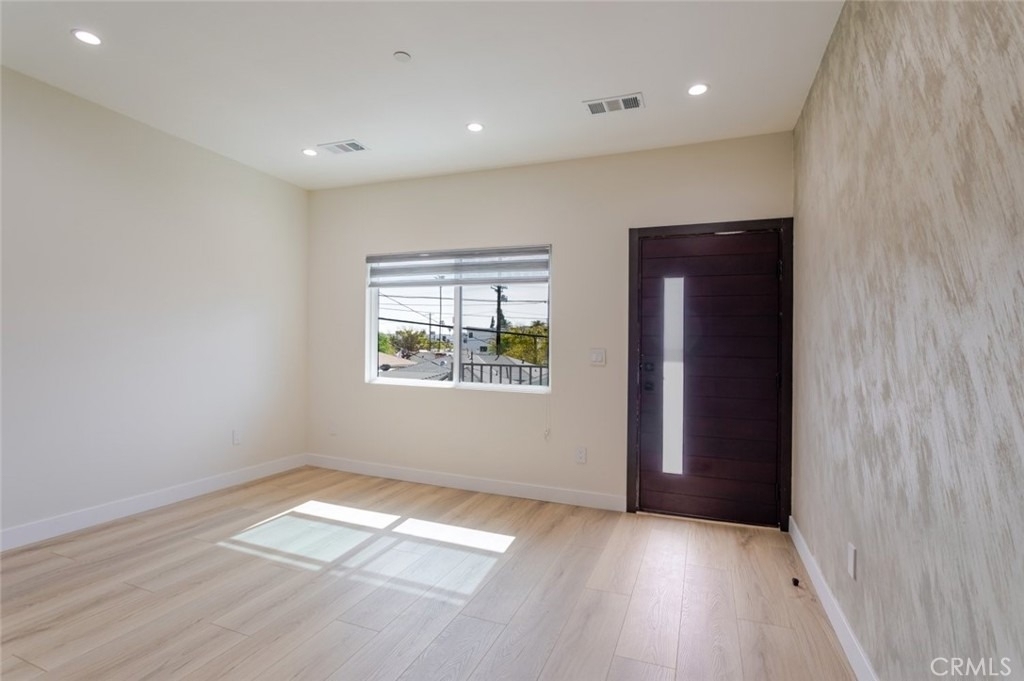 11112 1/2 Emelita Street - Photo 2