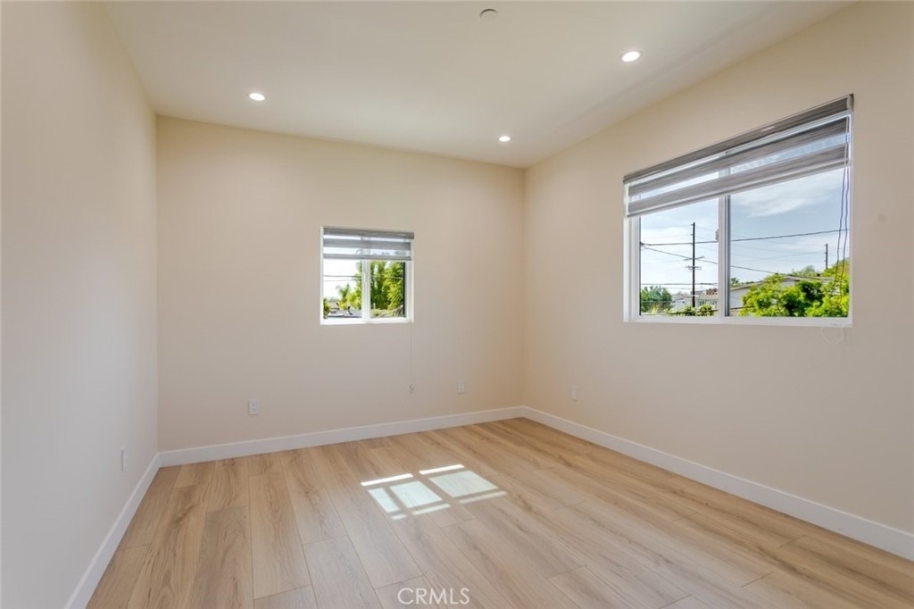 11112 1/2 Emelita Street - Photo 10