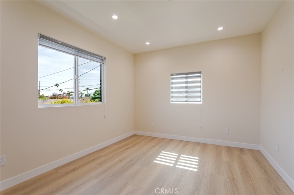 11112 1/2 Emelita Street - Photo 9