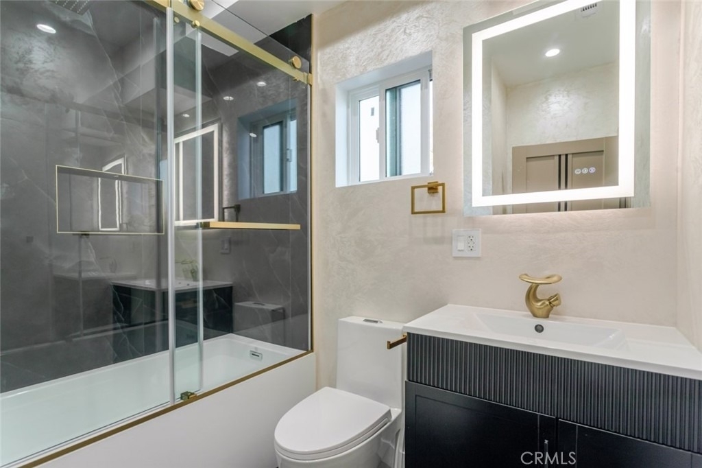 11112 1/2 Emelita Street - Photo 16