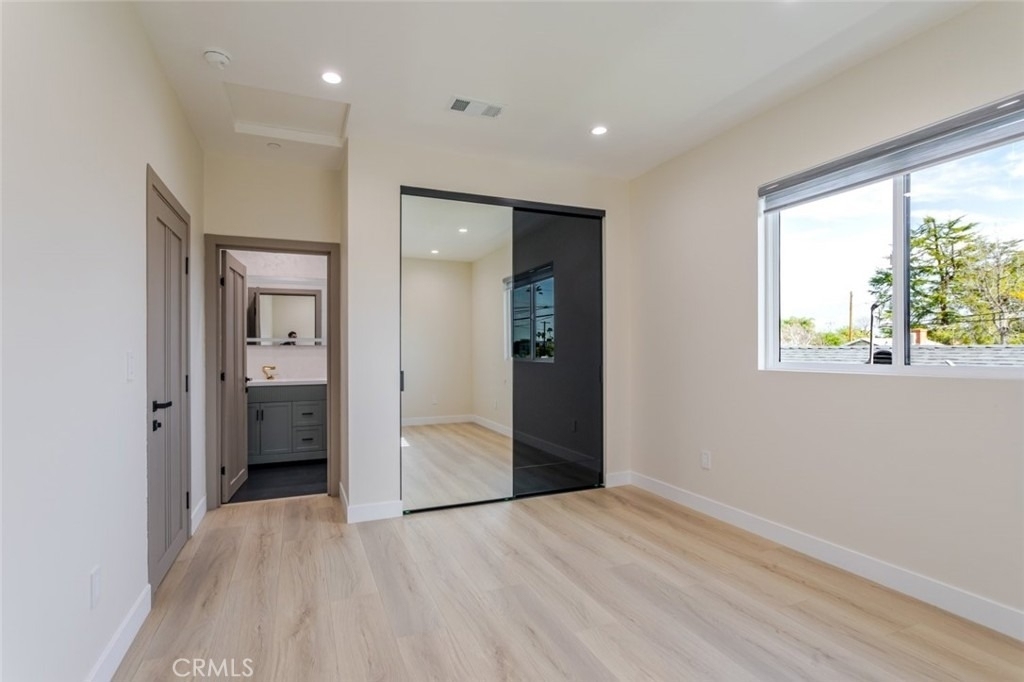 11112 1/2 Emelita Street - Photo 8